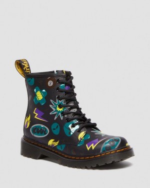 Dr Martens Junior 1460 Sticker Print Nahkaiset Pitsi Up Lasten Saappaat Mustat | Suomi_Dr50765