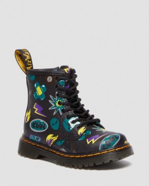 Dr Martens Toddler 1460 Sticker Print Nahkaiset Pitsi Up Lasten Saappaat Mustat | Suomi_Dr19291