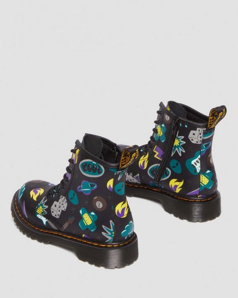 Dr Martens Junior 1460 Sticker Print Nahkaiset Pitsi Up Lasten Saappaat Mustat | Suomi_Dr50765