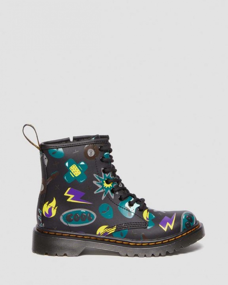 Dr Martens Junior 1460 Sticker Print Nahkaiset Pitsi Up Lasten Saappaat Mustat | Suomi_Dr50765