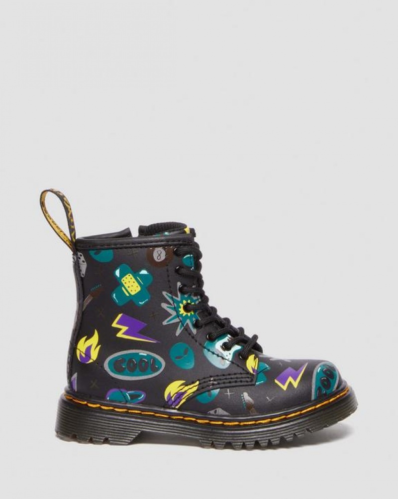 Dr Martens Toddler 1460 Sticker Print Nahkaiset Pitsi Up Lasten Saappaat Mustat | Suomi_Dr19291